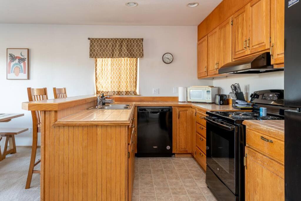 Cozy 2 Bedroom Condo Walking Distance From The Beach Ocean Shores Εξωτερικό φωτογραφία