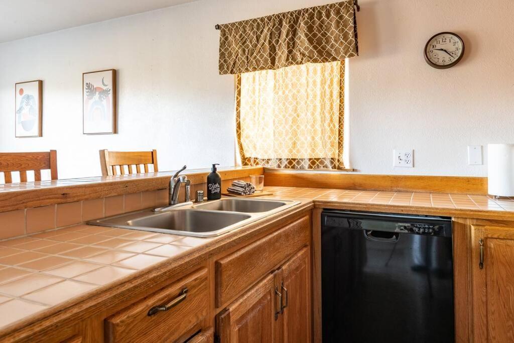 Cozy 2 Bedroom Condo Walking Distance From The Beach Ocean Shores Εξωτερικό φωτογραφία